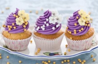 花朵杯子小蛋糕