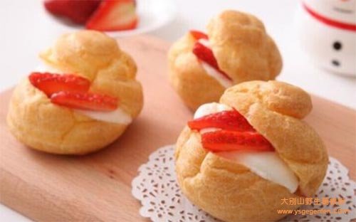 草莓奶油泡芙