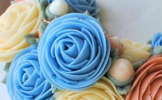 奶油霜花朵蛋糕