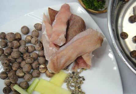 莲子配猪肚补益又健身